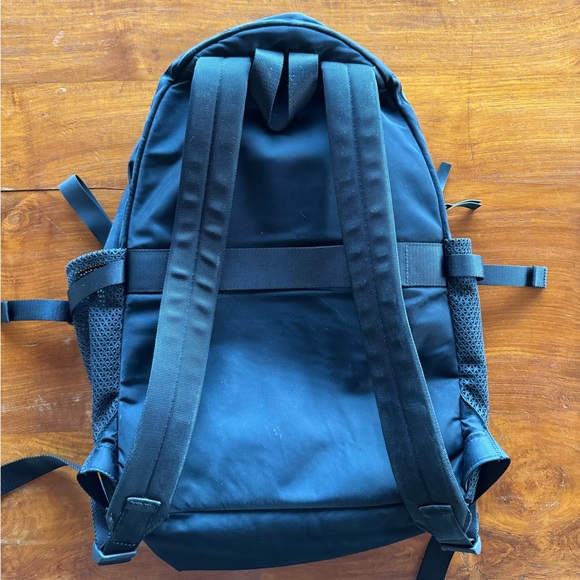 Lululemon All Hours Backpack 27L - Picture 3 of 6